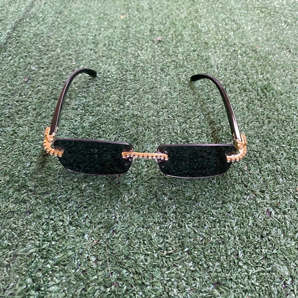 Diamond glasses